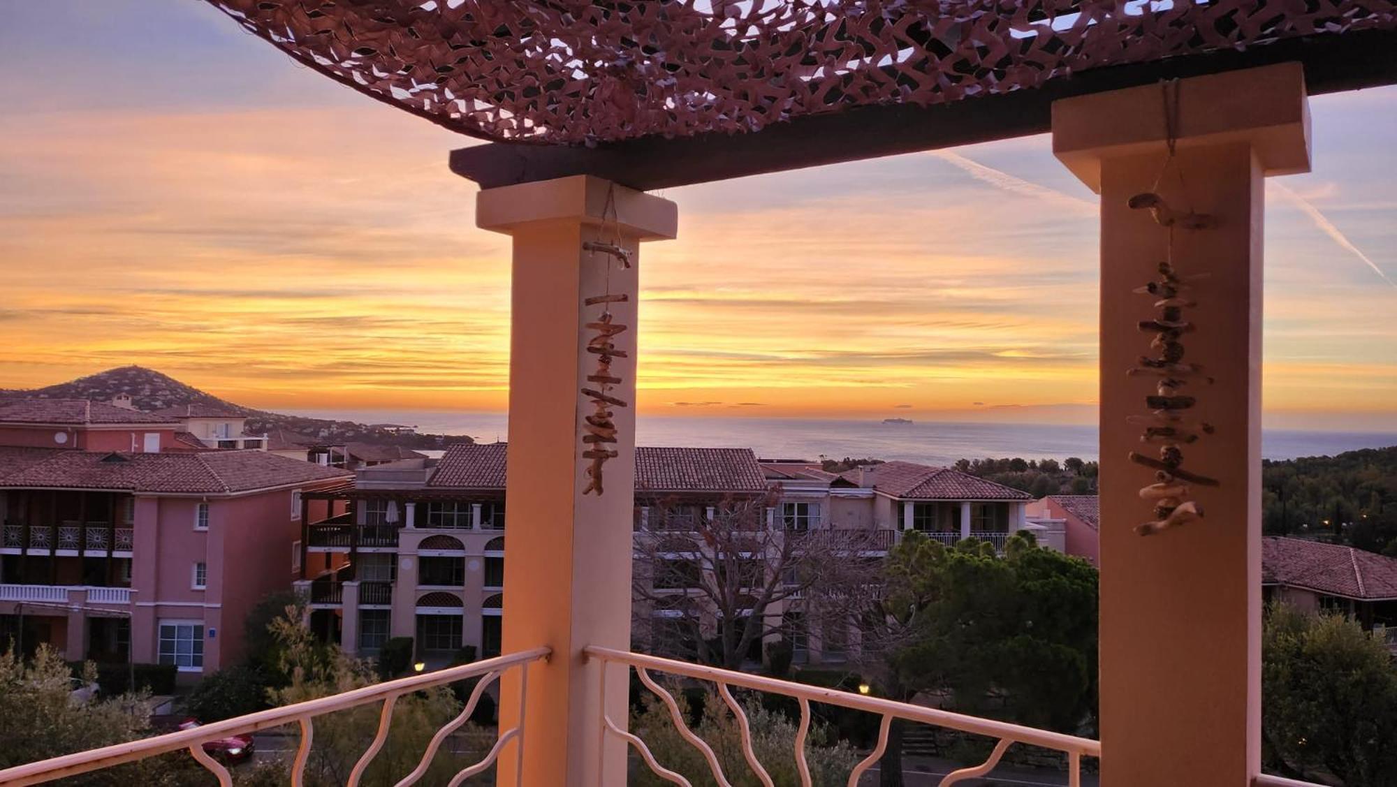 Saint-Raphael- Vue Mer Et Massif De L'Esterel Eksteriør bilde